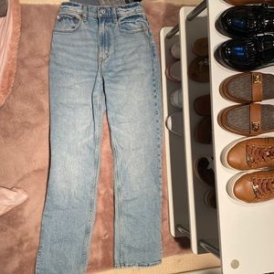 Abercrombie and Fitch 90s straight ultra high rise curve love jeans size: 25 0s.
